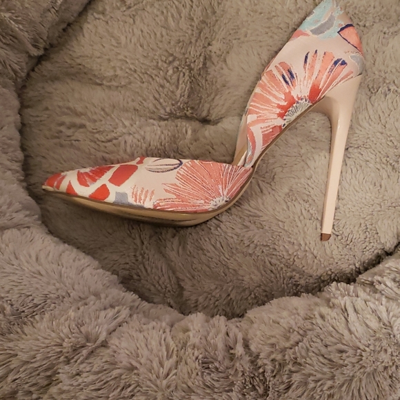 Shoe - Picture 3 of 3